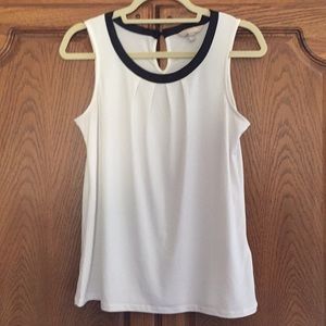 Banana Rep. sleeveless blouse with satin accent